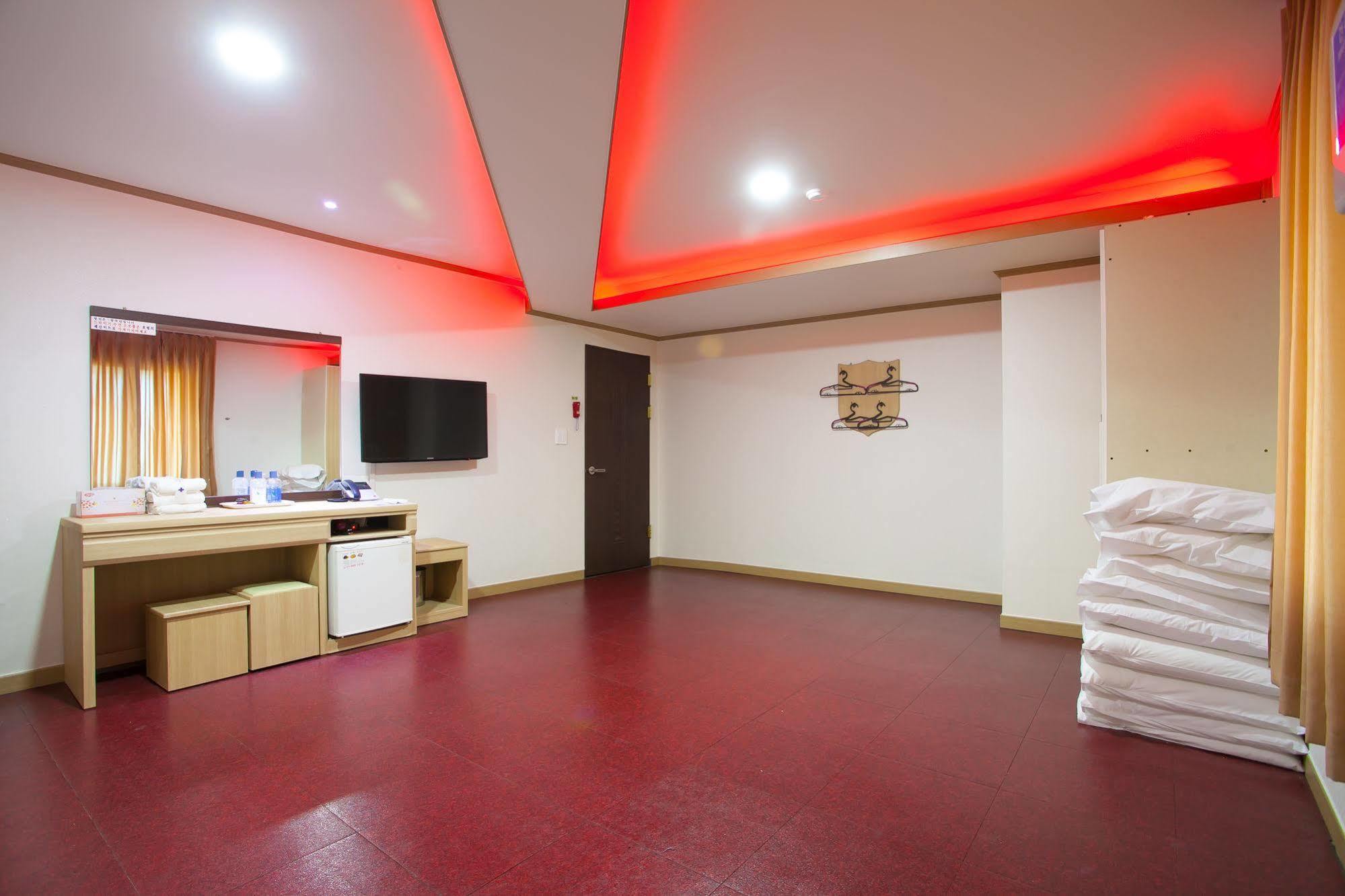 Suanbo Saipan Hot Spring Hotel Chungju Dış mekan fotoğraf